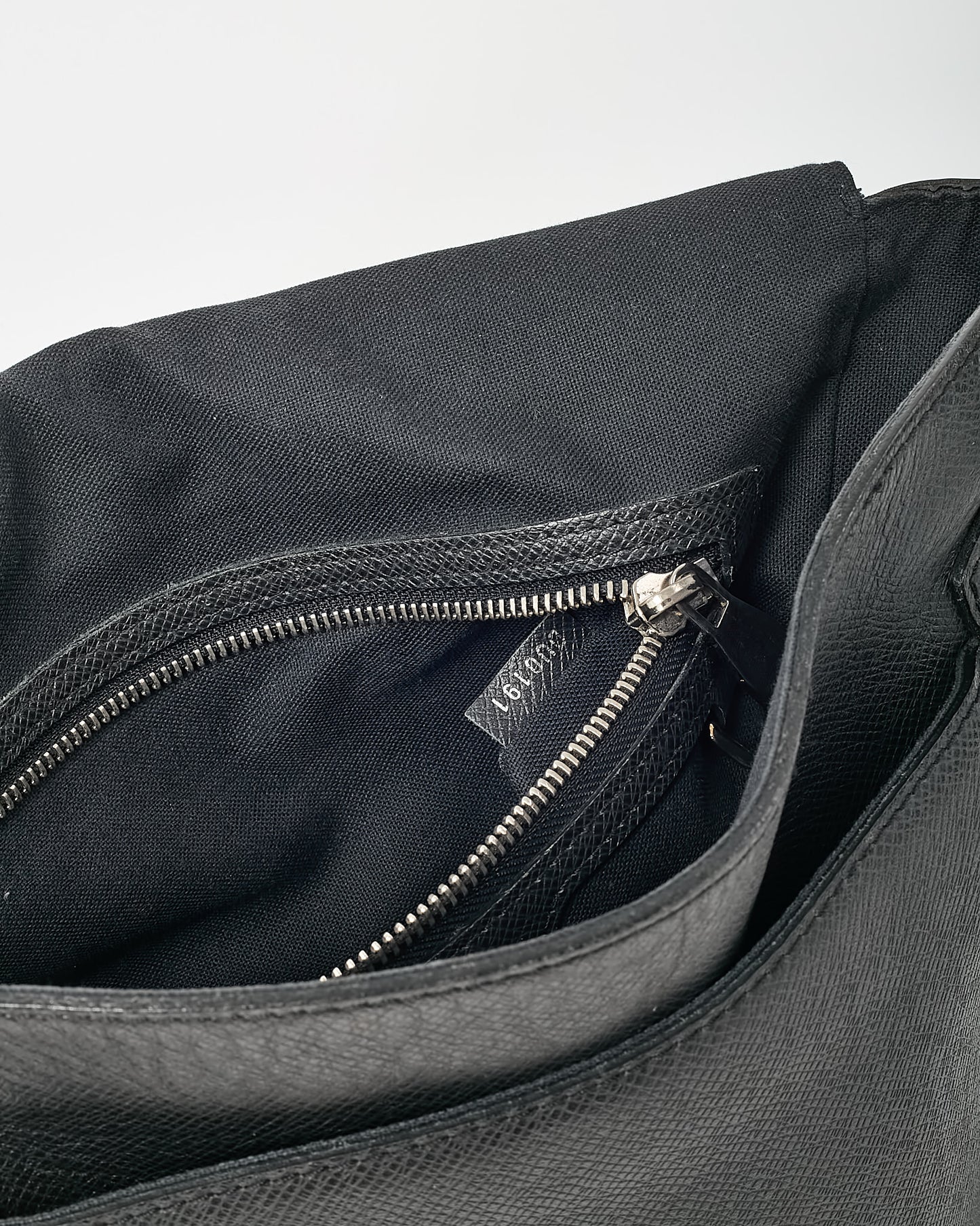 Louis Vuitton Black Taiga Leather Messenger Bag