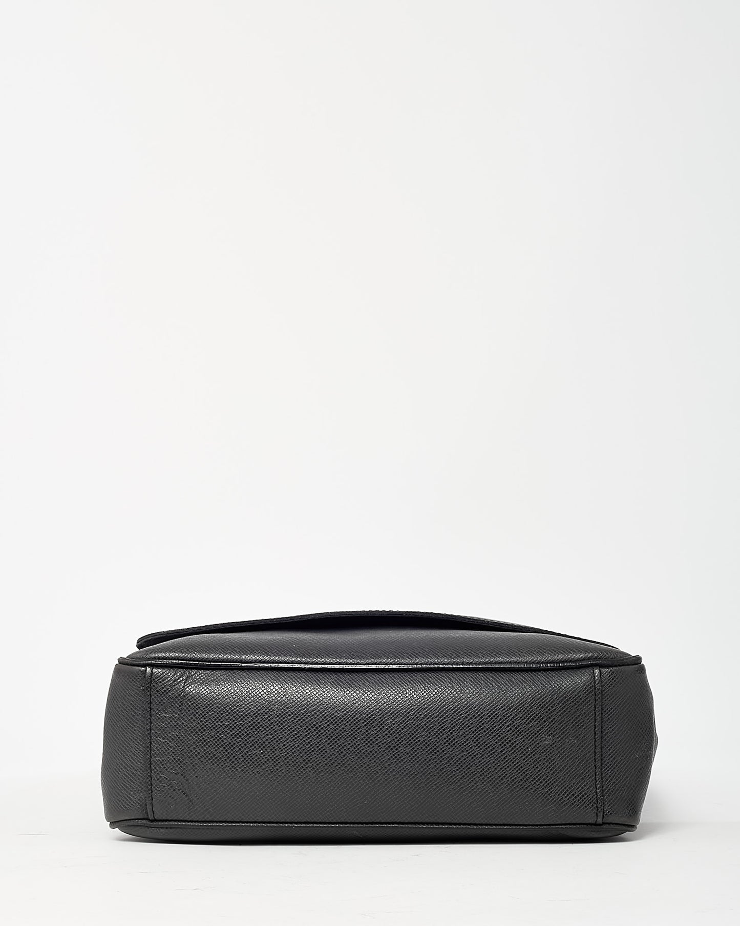 Louis Vuitton Black Taiga Leather Messenger Bag