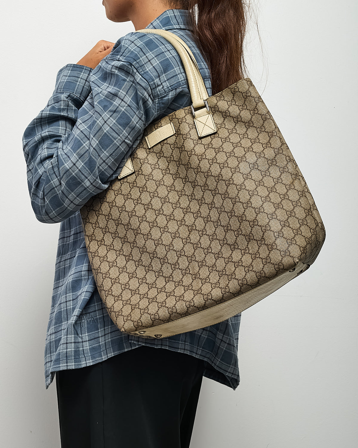 Gucci White Leather and Beige/Brown GG Monogram Supreme Coated Canvas Flat Tote Bag