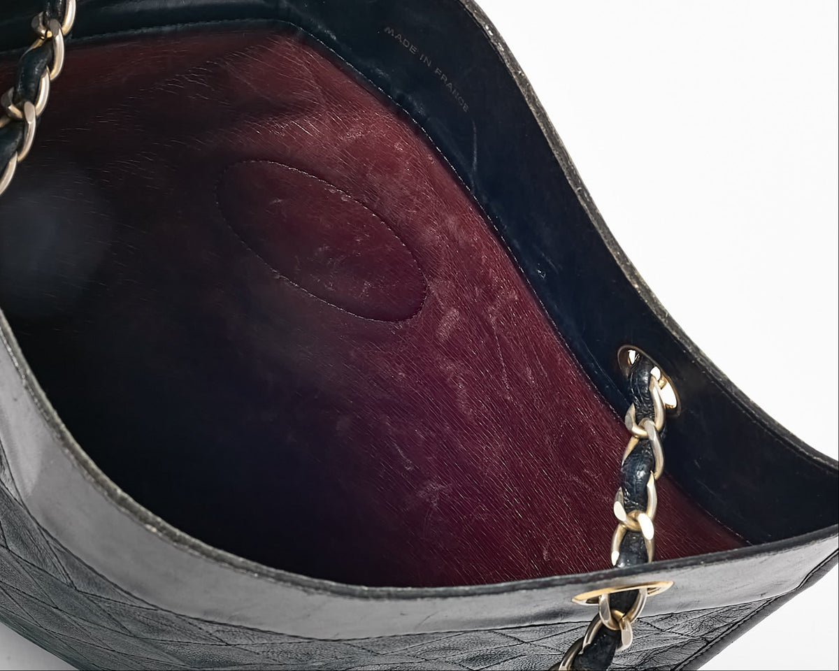 Chanel Vintage Black Quilted Lambskin Leather CC Logo Chain Shoulder Bag