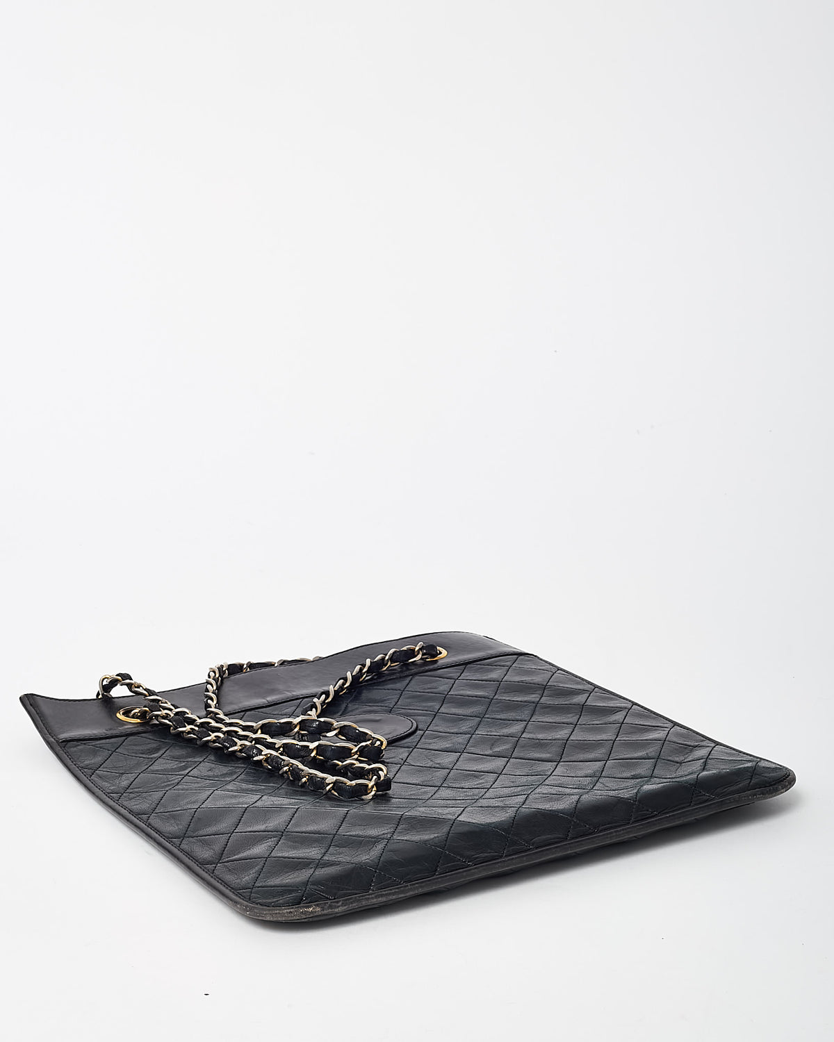 Chanel Vintage Black Quilted Lambskin Leather CC Logo Chain Shoulder Bag