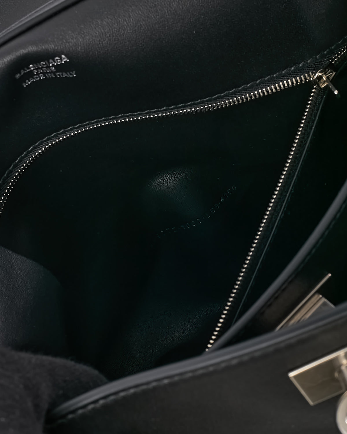 Balenciaga Black Smooth Leather Medium Rodeo Handbag