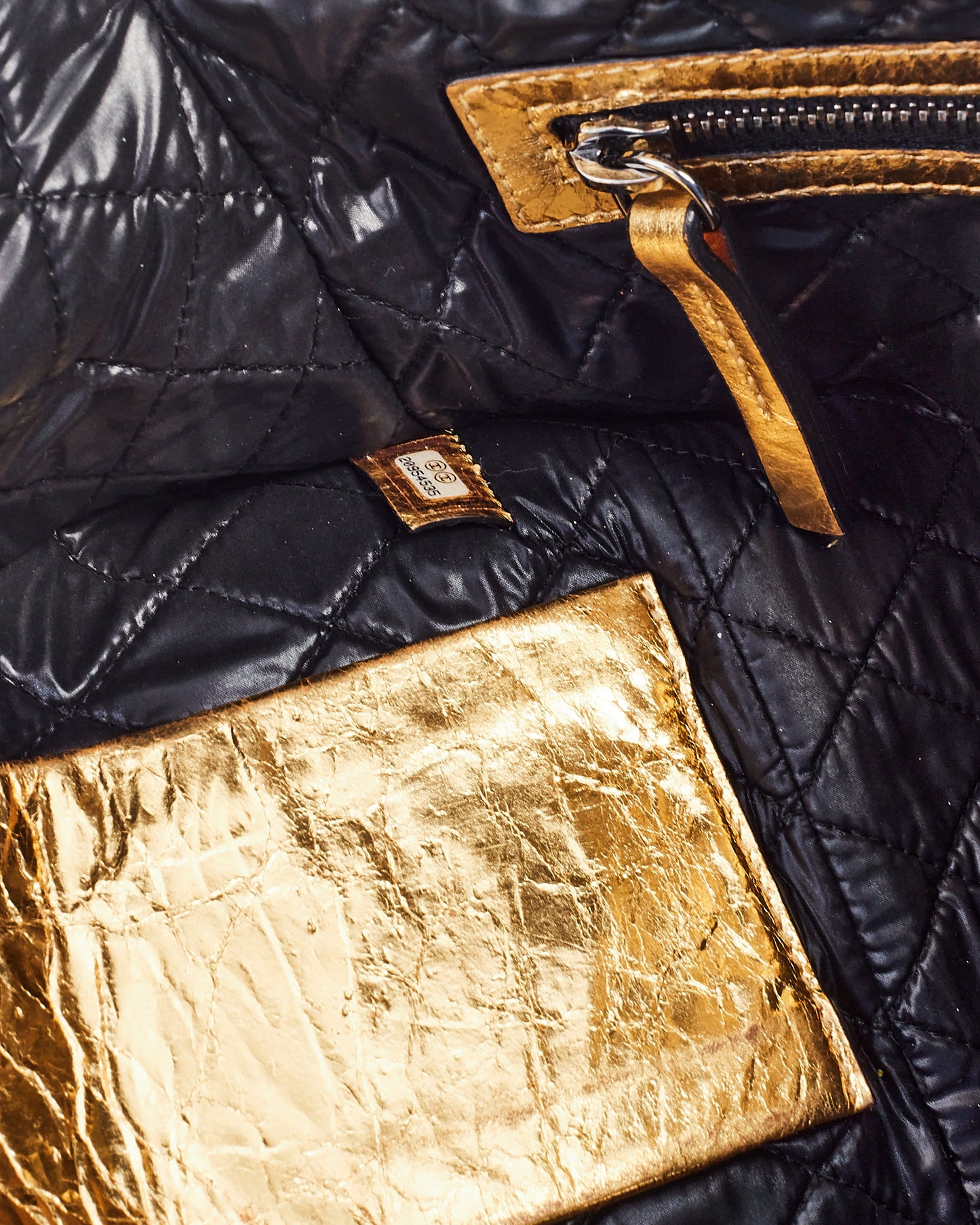 Chanel Gold Metallic Large Je Ne Suis Pas En Solde O-Case