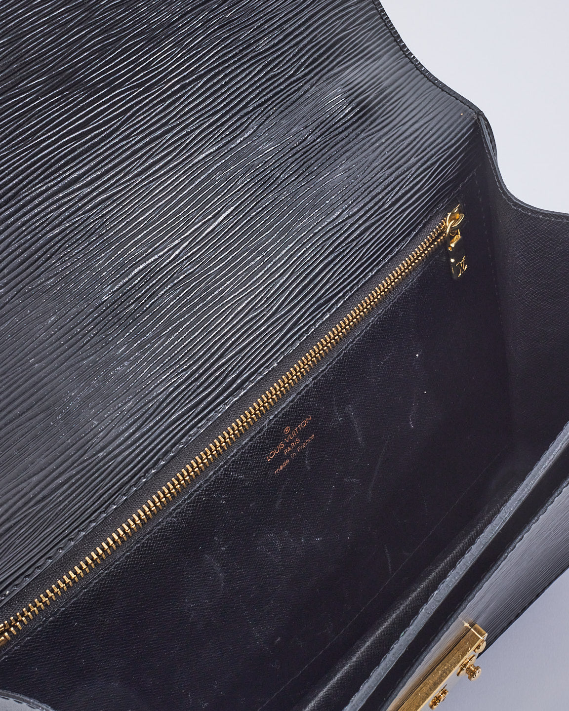 Louis Vuitton Sac à poignée supérieure convertible Monceau 28 en cuir épi noir