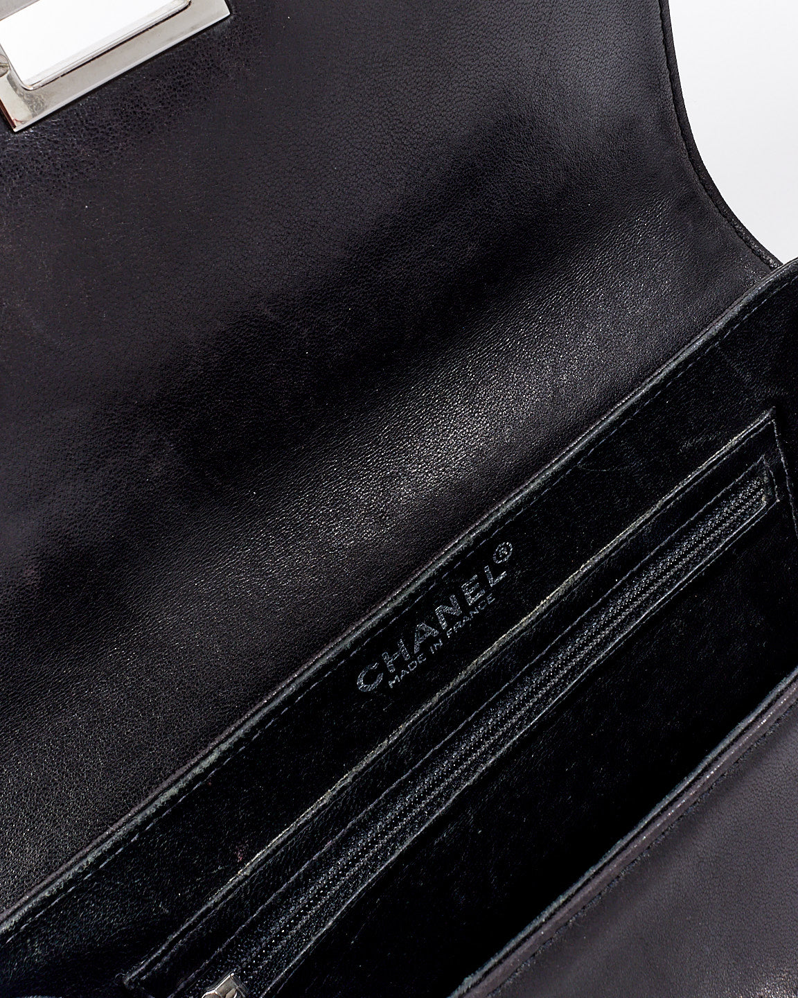 Rabat de réédition en accordéon matelassé vertical en cuir noir Chanel Noir