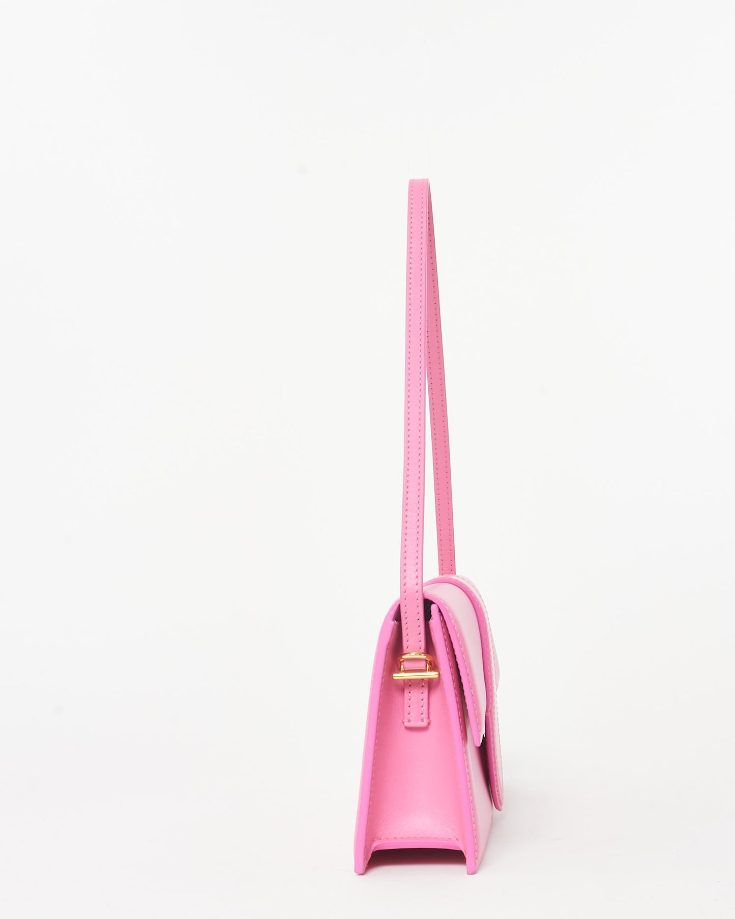 Pre-owned Jacquemus Le Bambino Long bag in soft pink leather, featuring a sleek rectangular silhouette, an extended front flap with tonal stitching, a thin shoulder strap, and gold-tone Jacquemus logo on the front side view