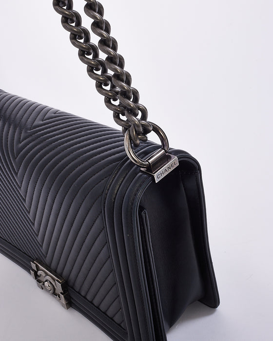 Chanel Black Chevron Lambskin Large Boy Bag – RETYCHE