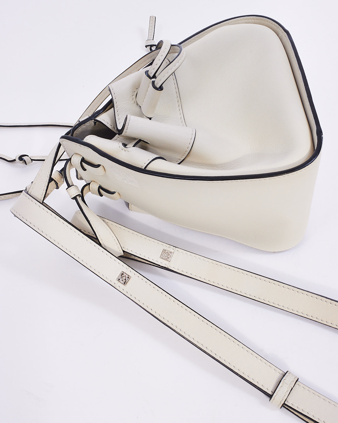 Loewe Mini sac hamac en cuir blanc