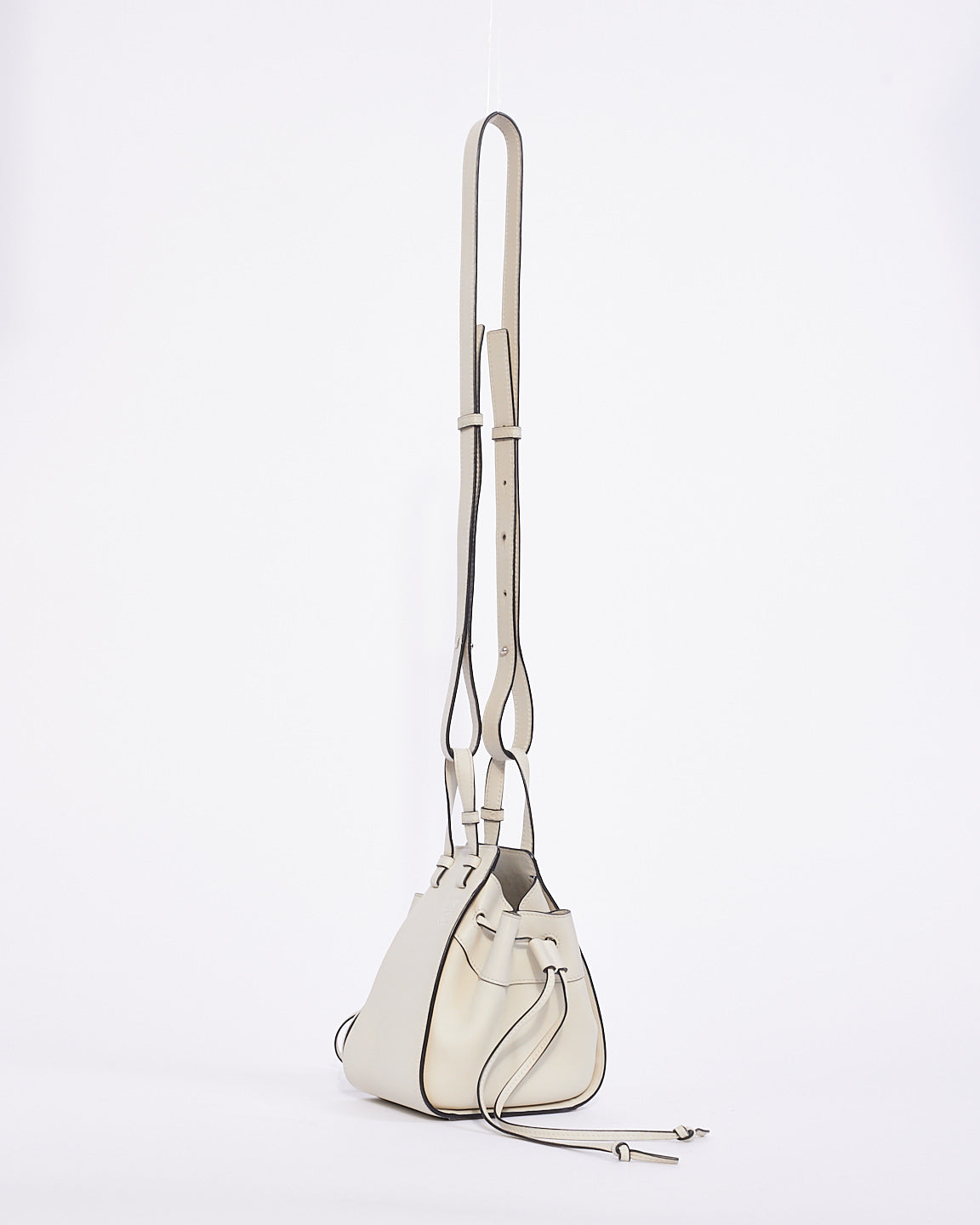 Loewe Mini sac hamac en cuir blanc