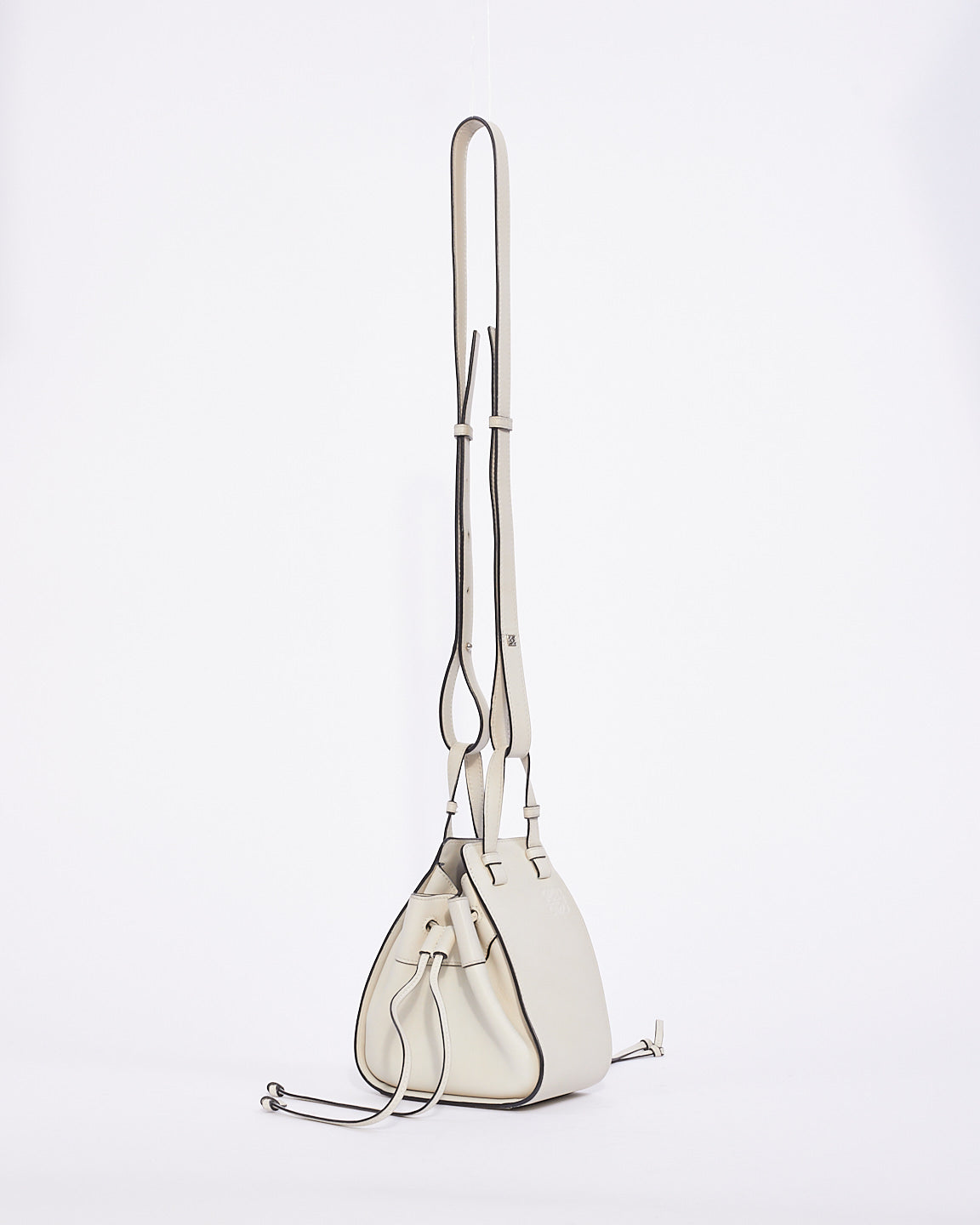Loewe Mini sac hamac en cuir blanc