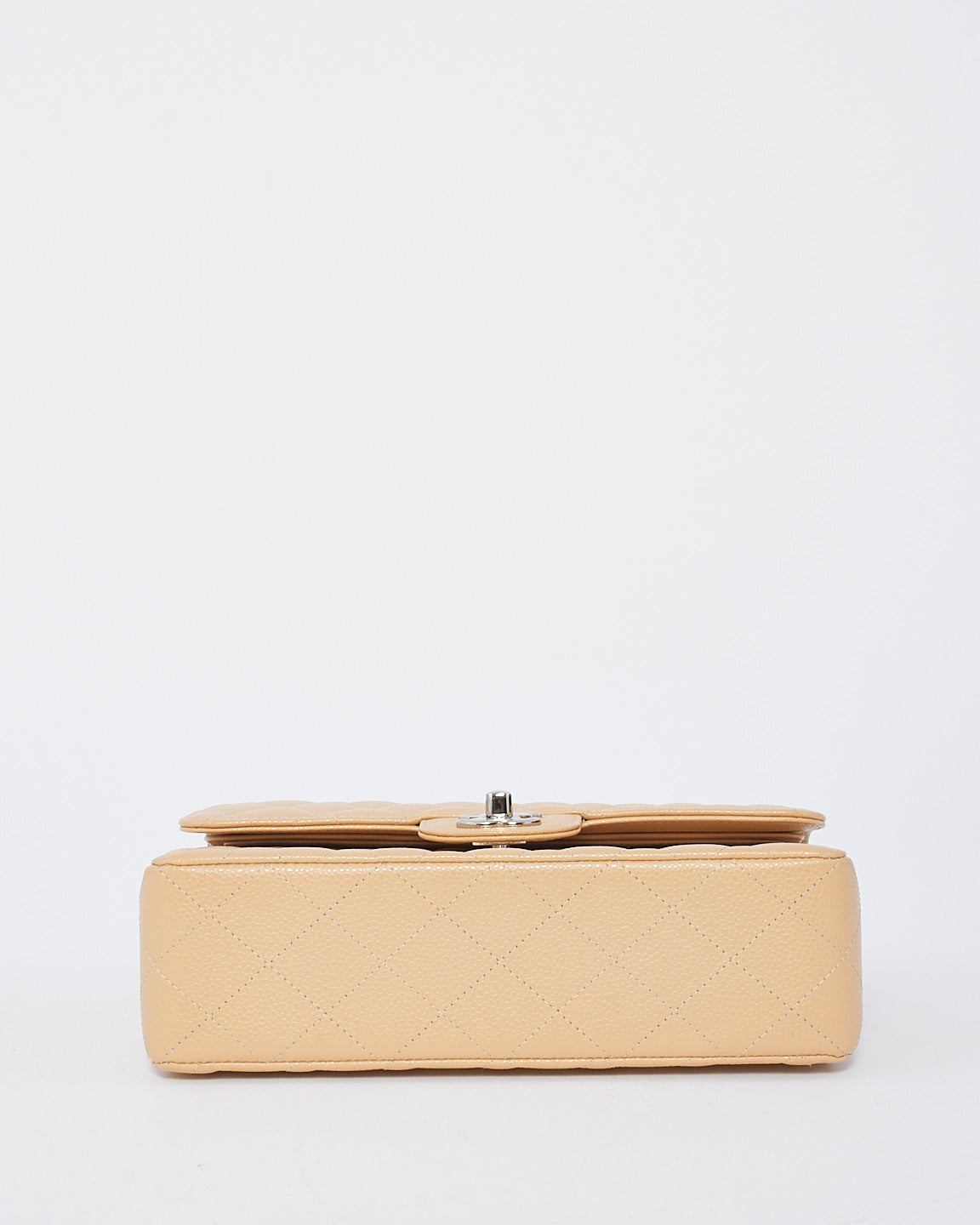 Petit sac à bandoulière classique à double rabat en cuir caviar beige Chanel avec SHW