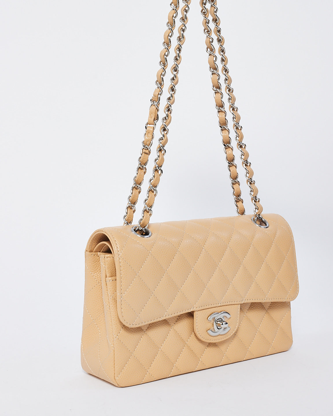 Petit sac à bandoulière classique à double rabat en cuir caviar beige Chanel avec SHW