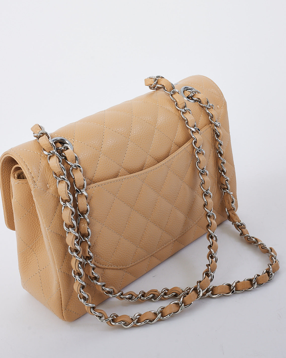 Petit sac à bandoulière classique à double rabat en cuir caviar beige Chanel avec SHW