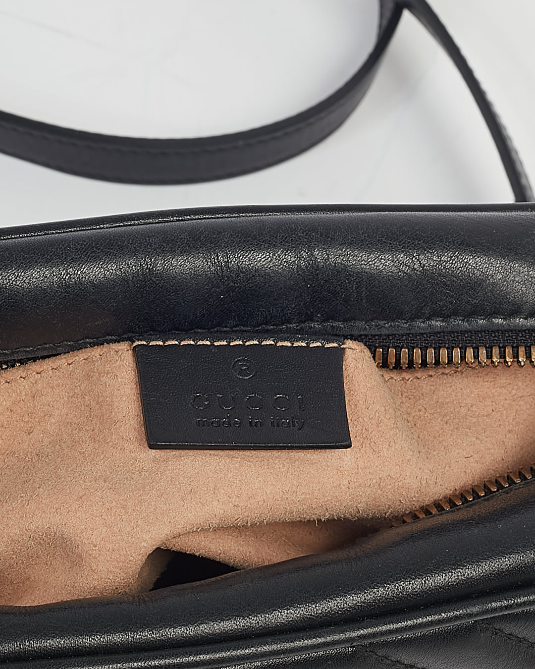 Petit sac photo Gucci en cuir noir Matelasse GG Marmont