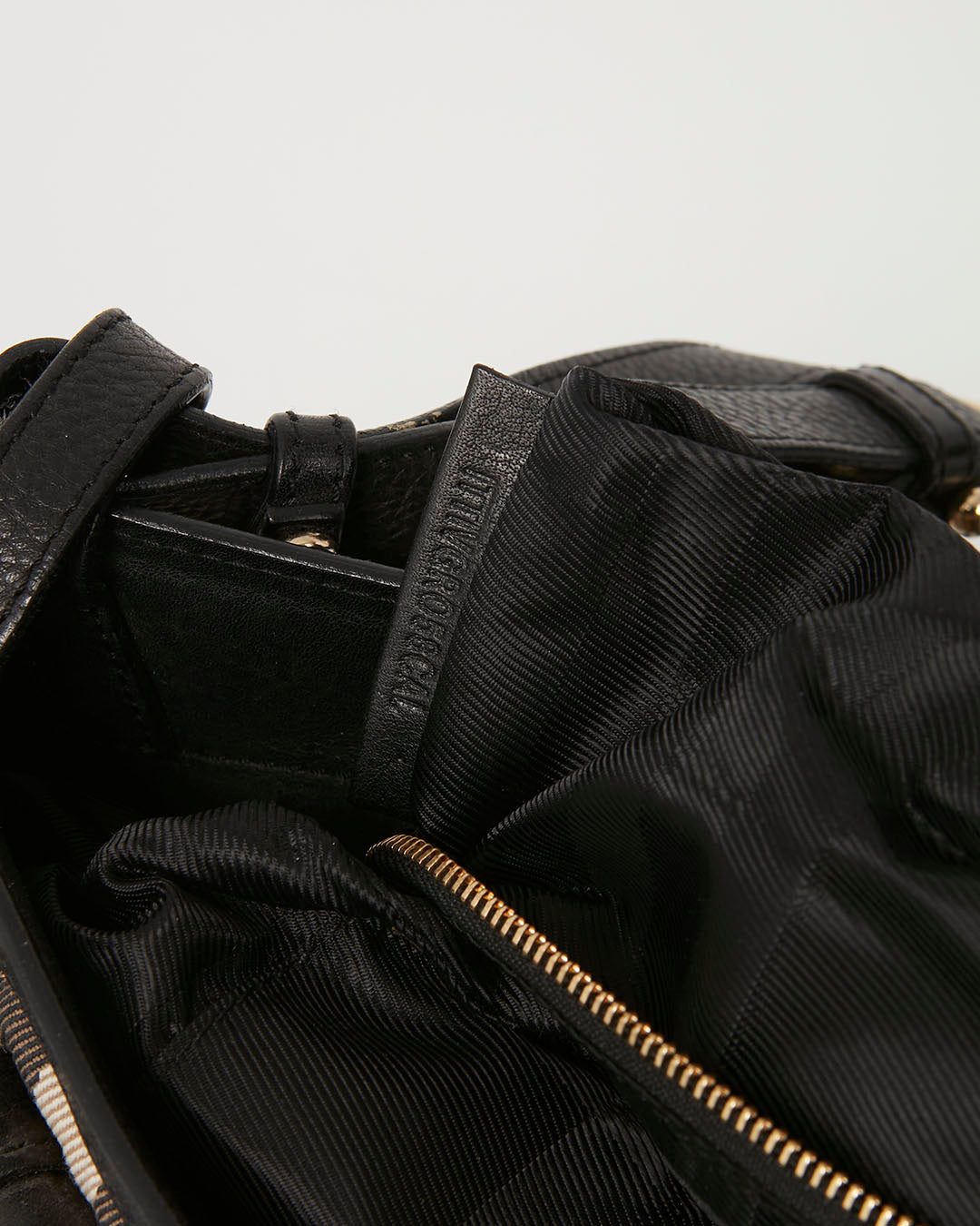 Burberry Sac à bandoulière convertible en tissu Nova Check noir avec poche