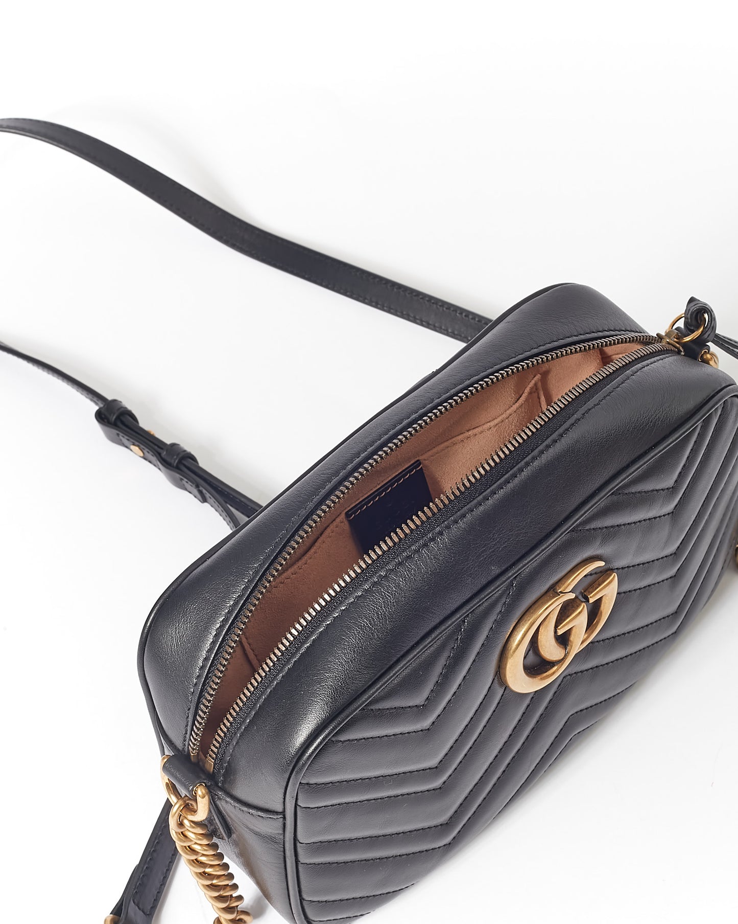 Petit sac pour appareil photo Gucci en cuir noir Matelasse GG Marmont