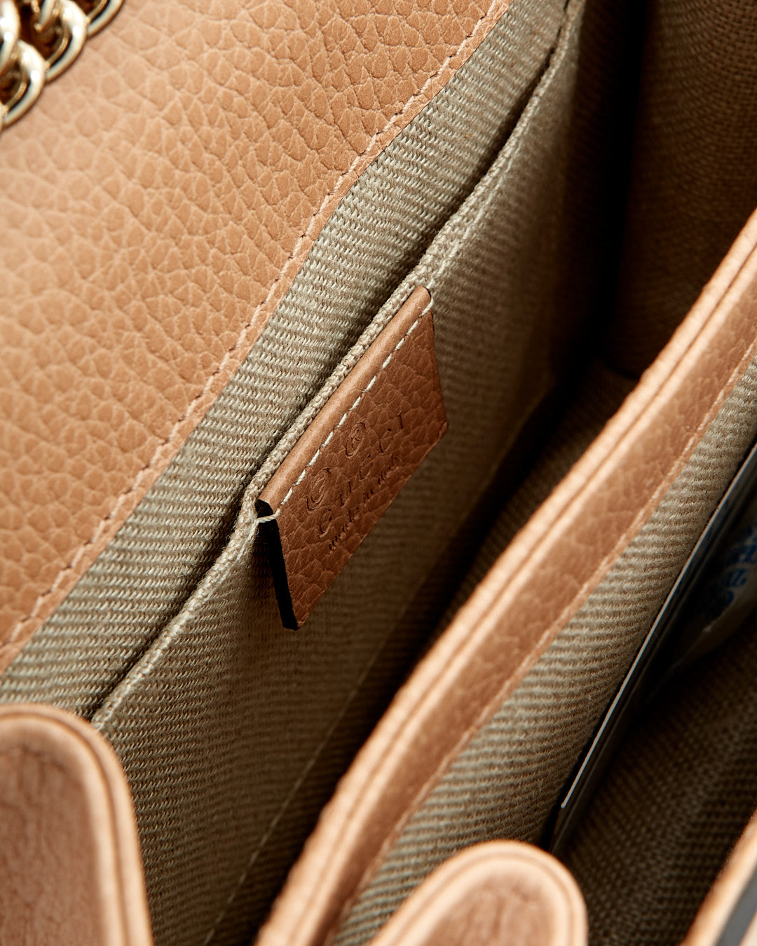 Gucci Beige Pebbled Leather Interlocking GG Chain Crossbody Bag