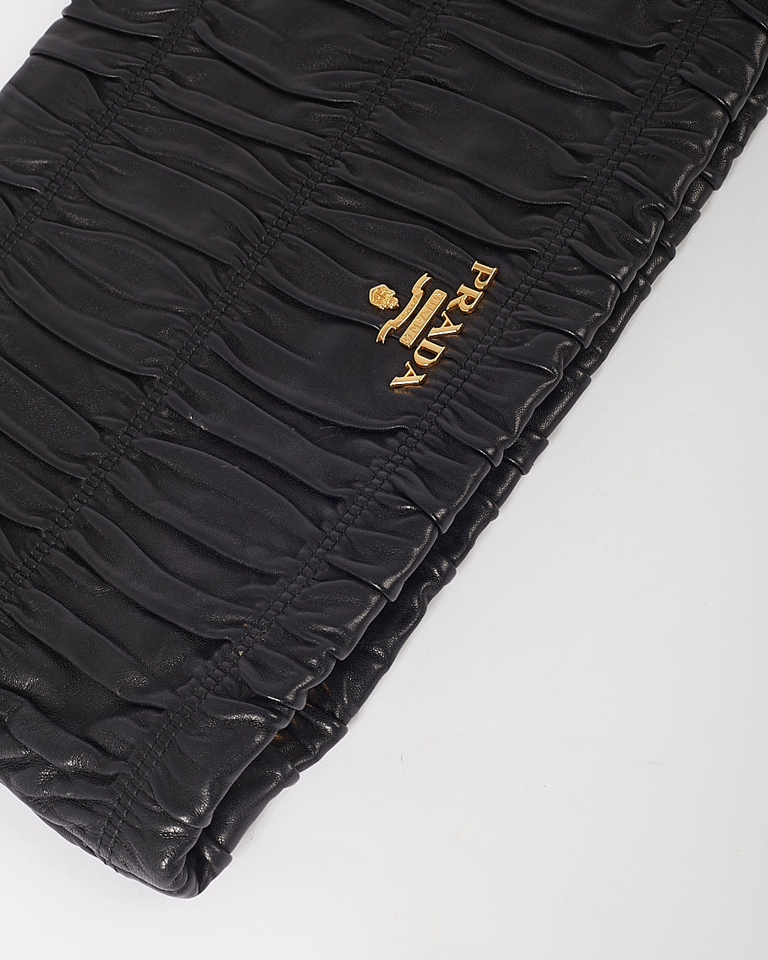 Grande pochette zippée en cuir Gaufre noir Prada