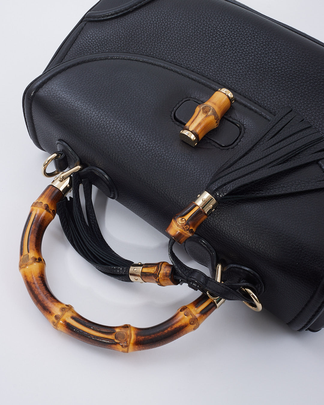 Gucci Grand sac à poignée supérieure en cuir noir avec pompon en bambou avec sangle
