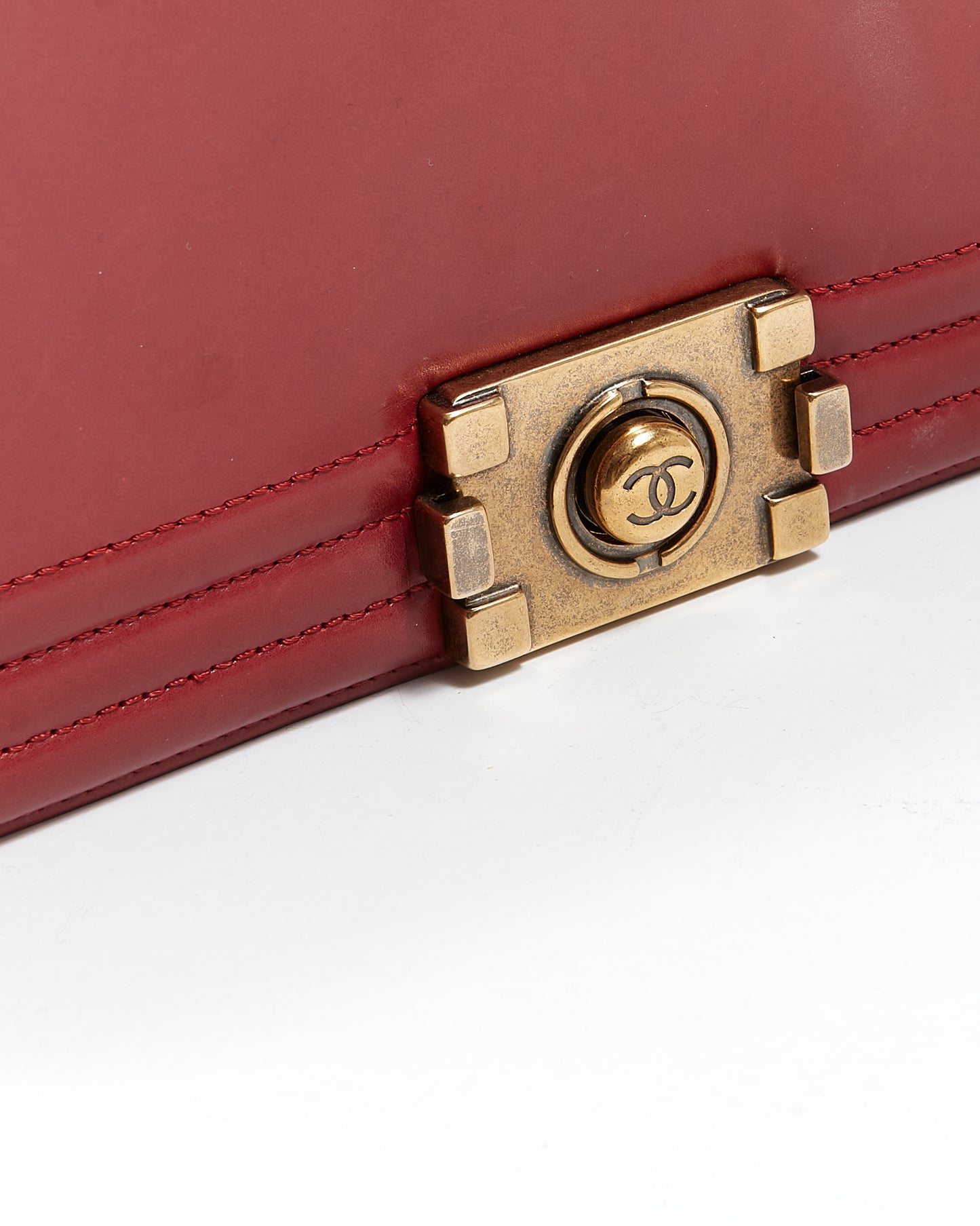 Pochette garçon en cuir d'agneau rouge vin Chanel