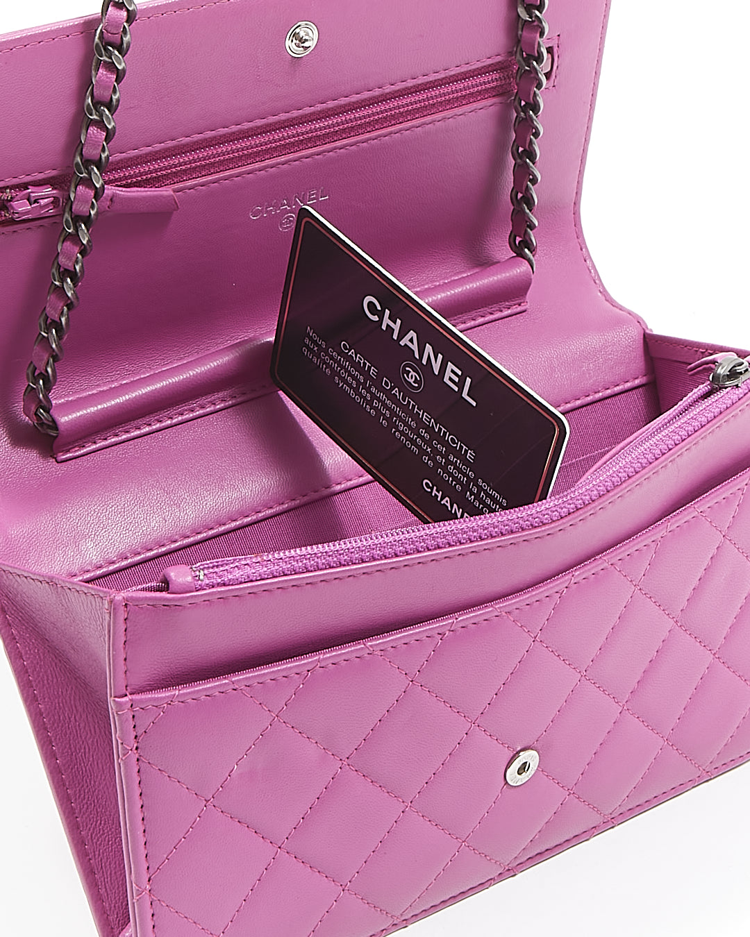 Portefeuille garçon matelassé en cuir d'agneau violet Chanel sur chaîne