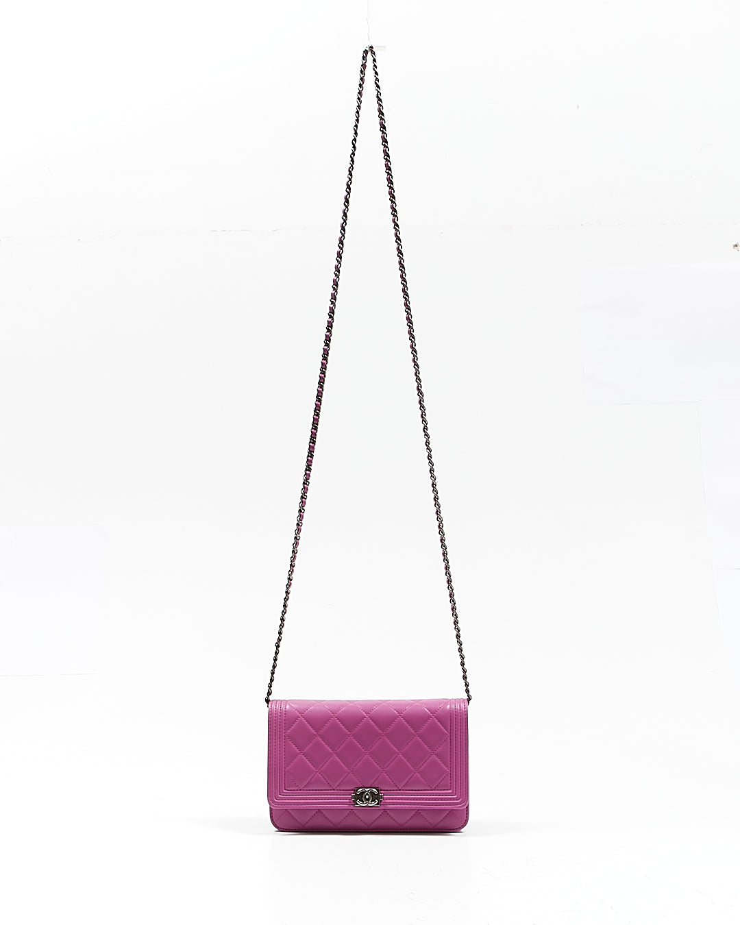 Portefeuille garçon matelassé en cuir d'agneau violet Chanel sur chaîne