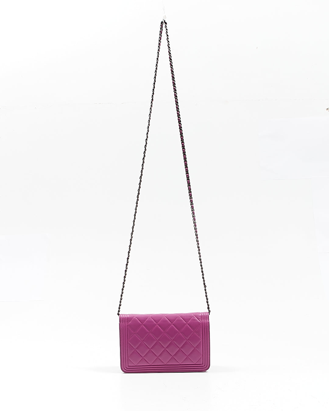 Portefeuille garçon matelassé en cuir d'agneau violet Chanel sur chaîne