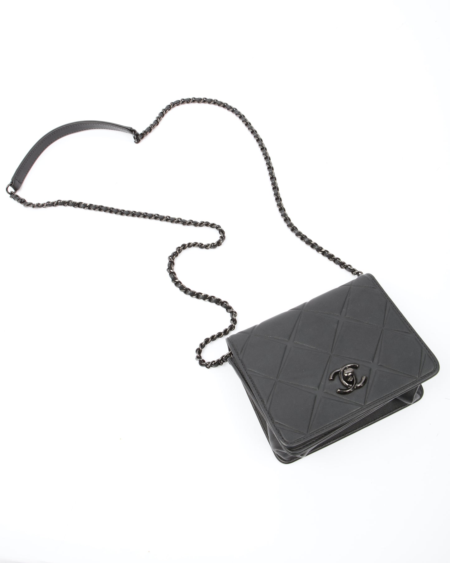 Sac à bandoulière carré en cuir tout noir Propeller Chanel avec chaîne très gaufrée