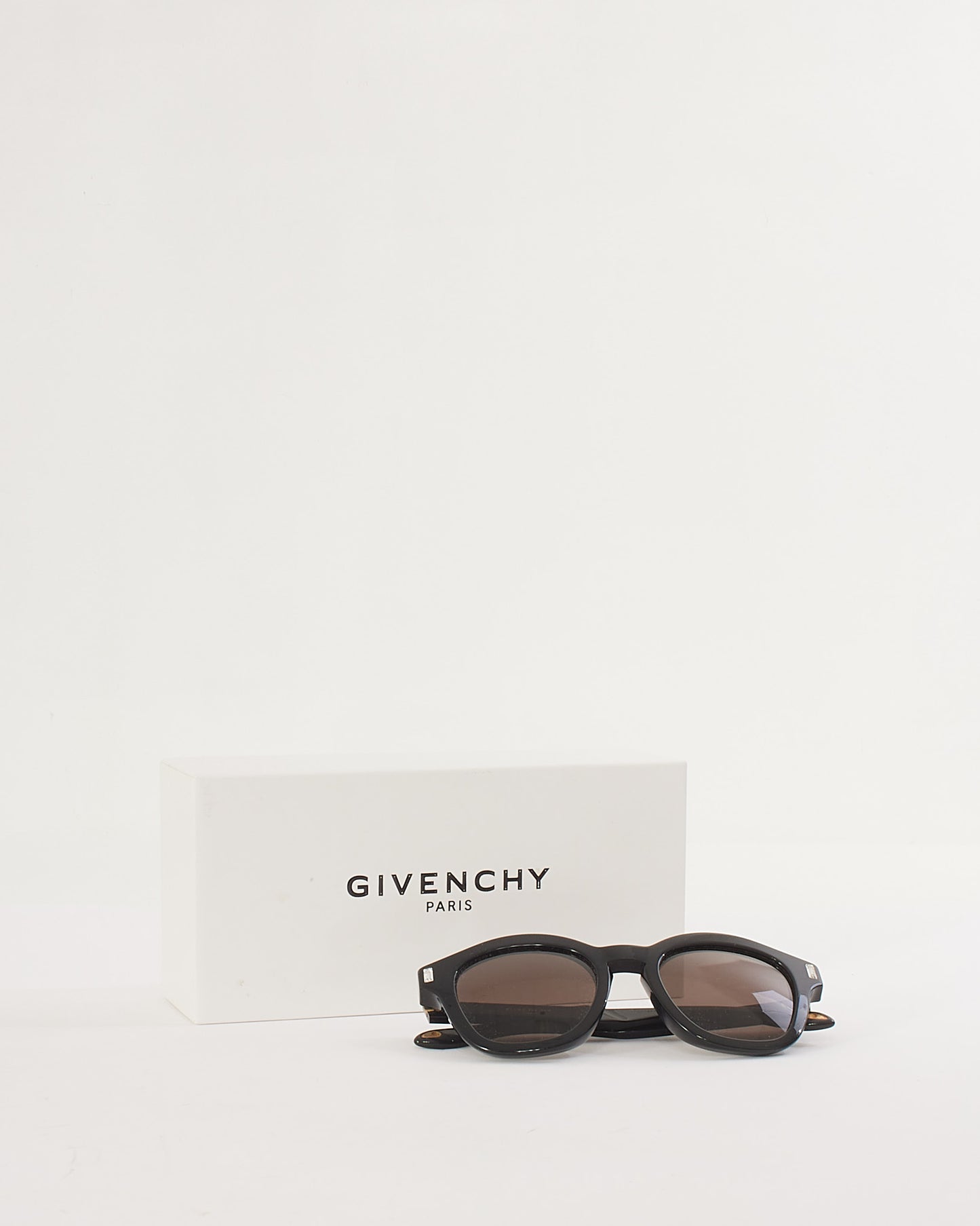 Givenchy Black Plastic Frame Round Sunglasses GV 7070/S