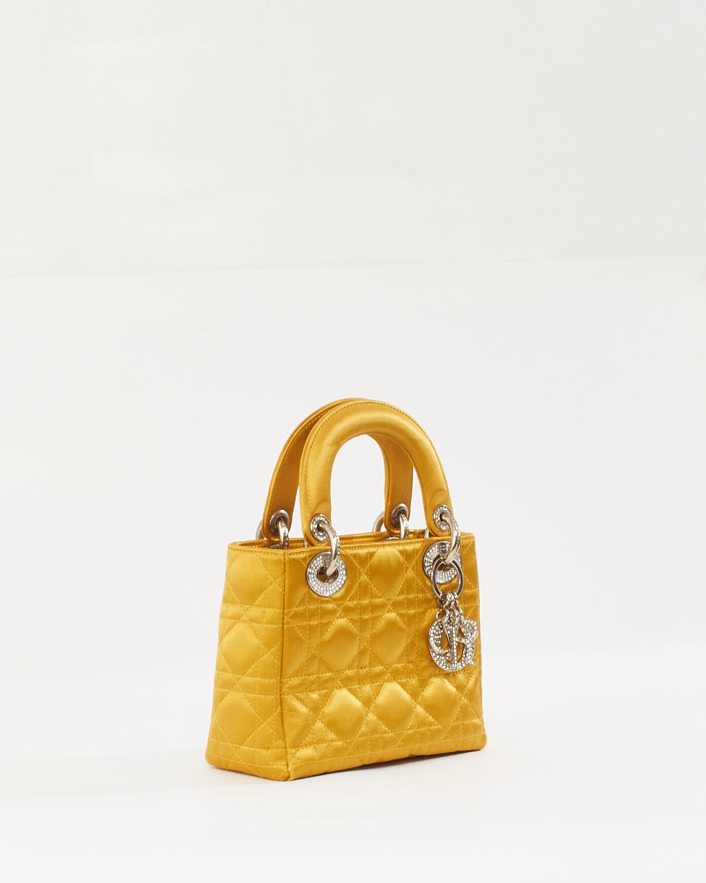 Mini sac Lady Dior avec logo orné de cristaux satinés dorés Dior