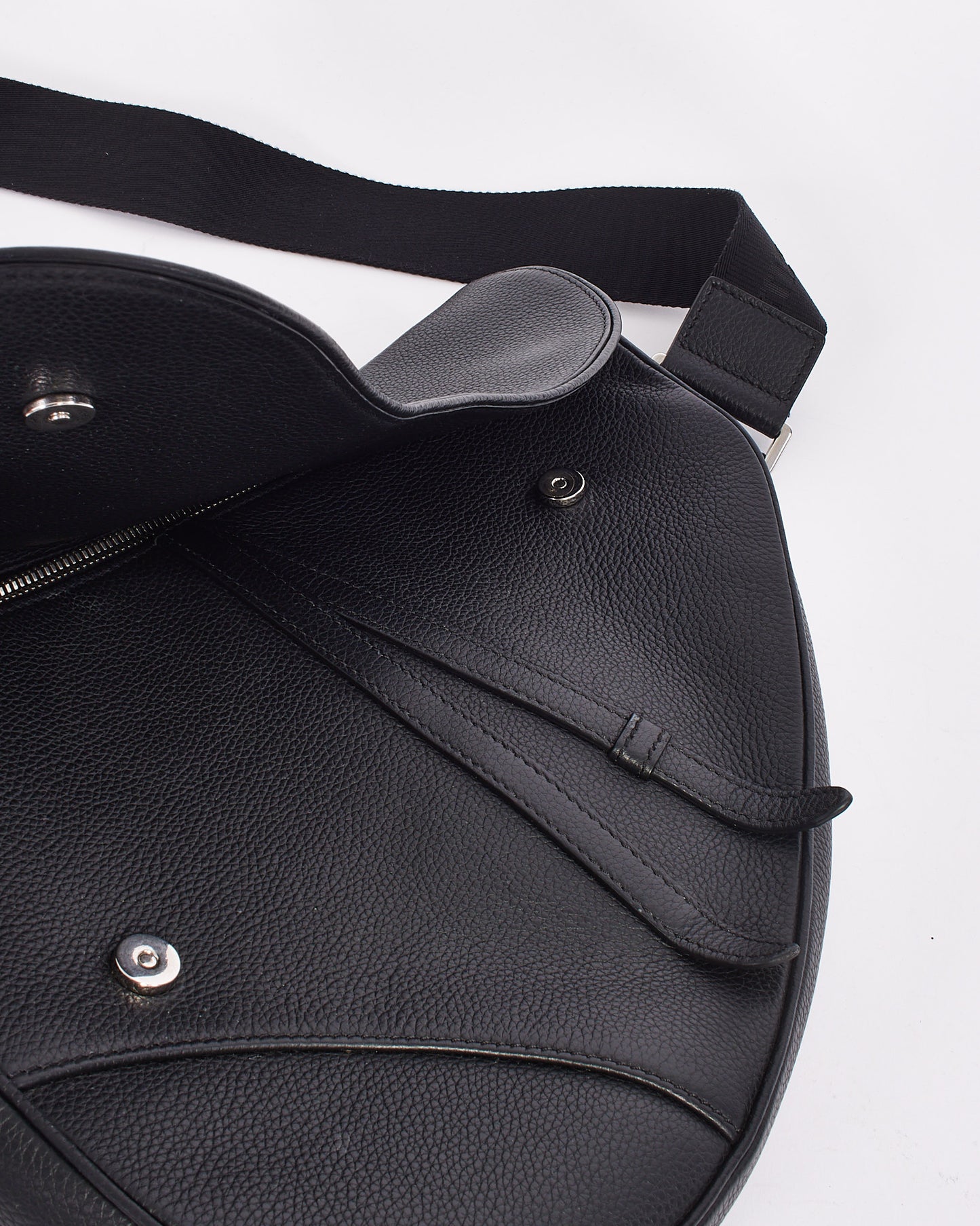 Grand sac Saddle en cuir noir Dior