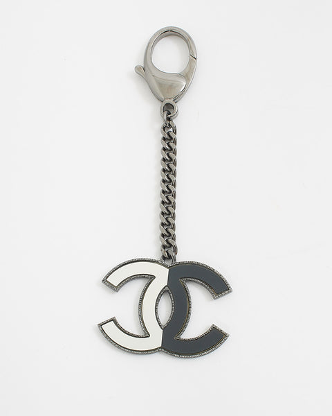 Chanel Silver Interlocking B/W CC Logo Key Chain – RETYCHE