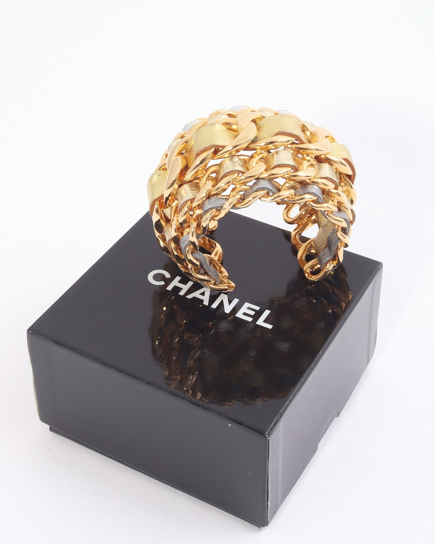 Manchette chaîne en cuir tissé métallisé or/argent vintage Chanel