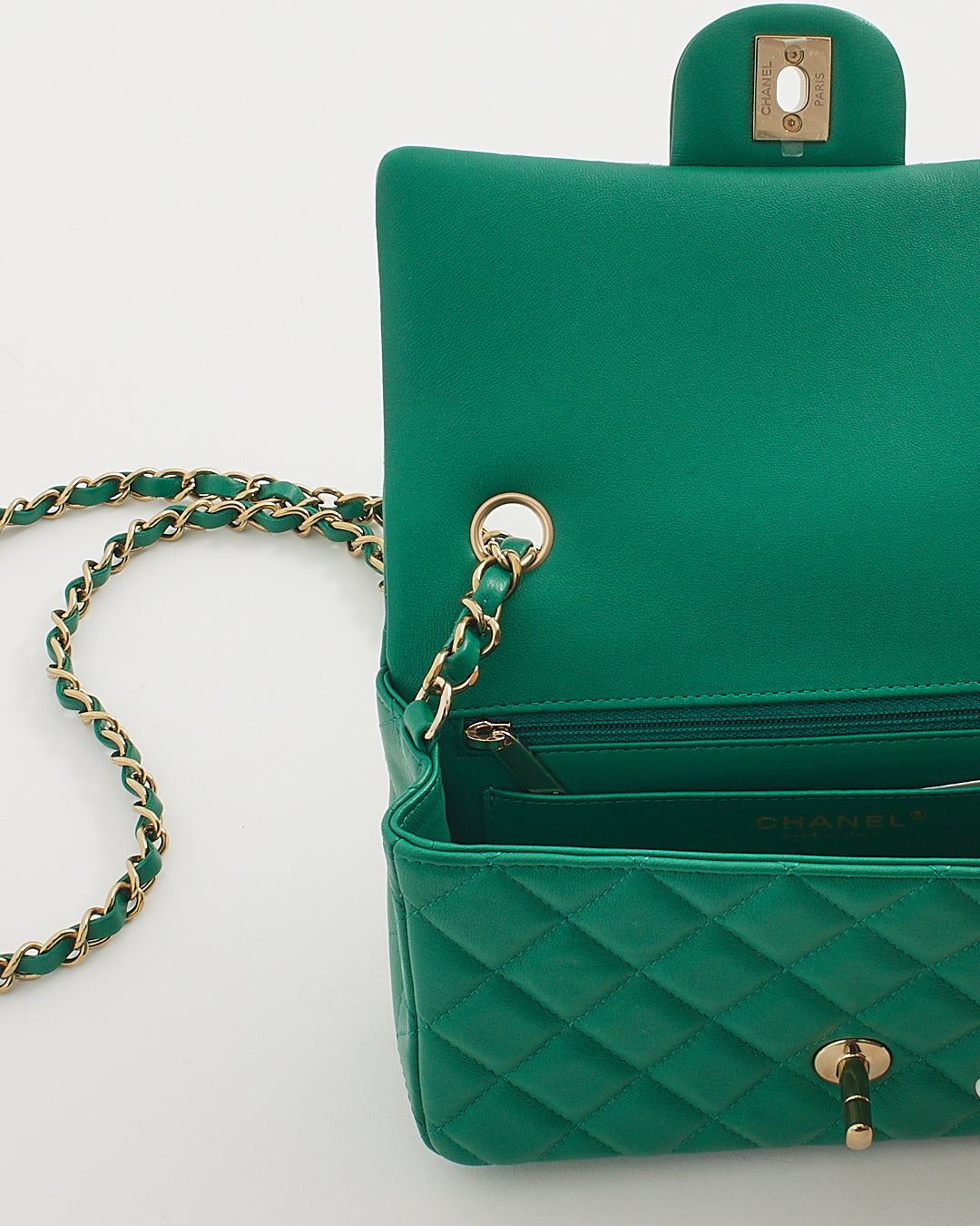 Mini sac à rabat classique rectangulaire en cuir d'agneau vert émeraude Chanel