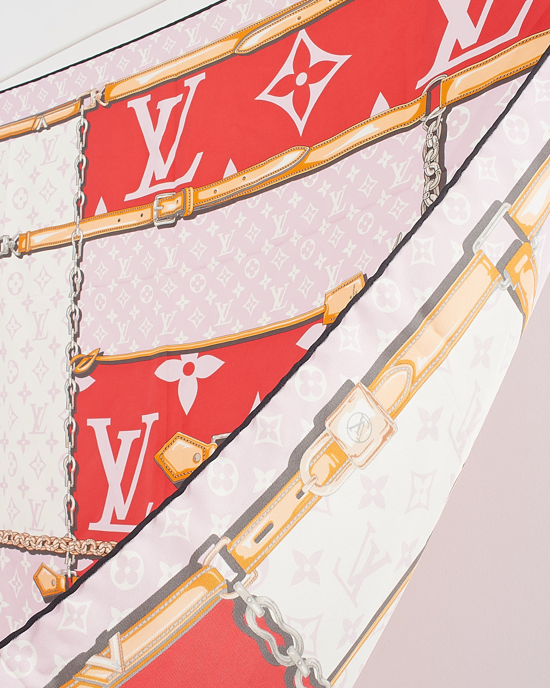 Écharpe carrée géante en soie monogramme confidentiel rouge Louis Vuitton