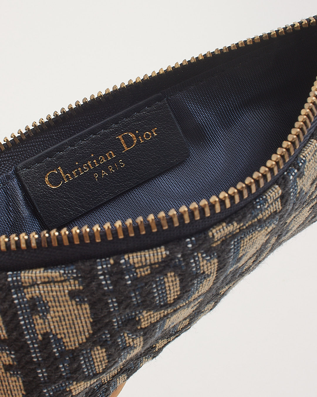Portefeuille en toile oblique bleue Dior sur chaîne avec pochette