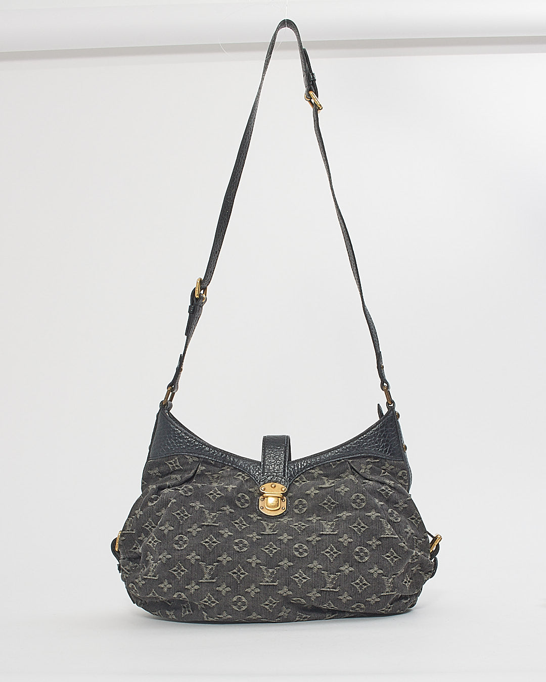 Louis Vuitton Sac à bandoulière Mahina XS en denim monogramme noir