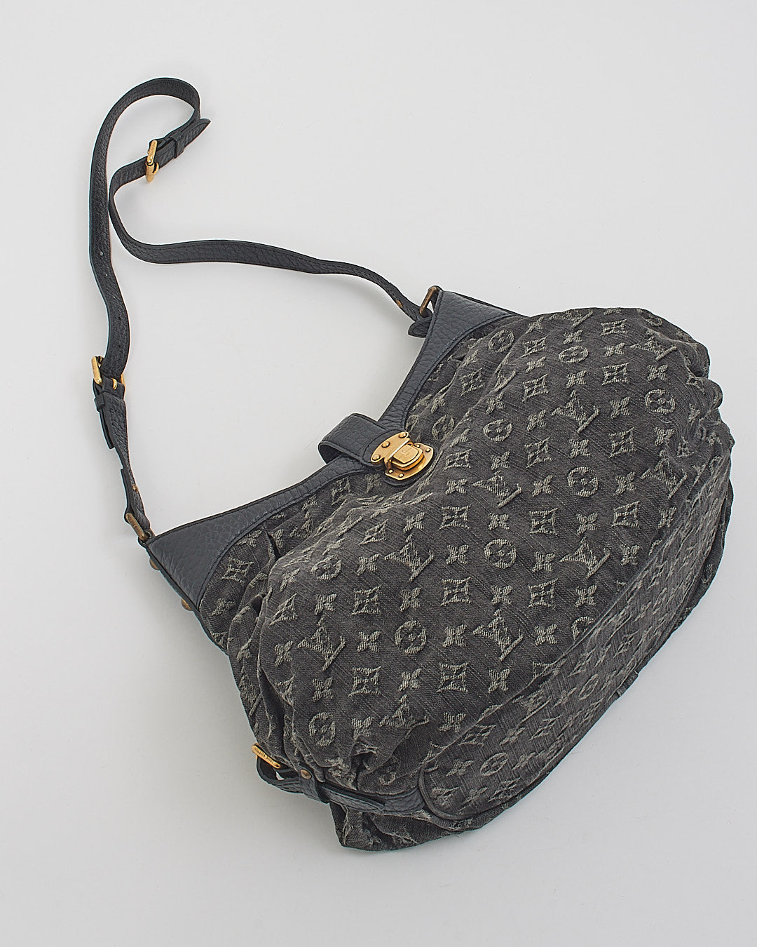 Louis Vuitton Sac à bandoulière Mahina XS en denim monogramme noir