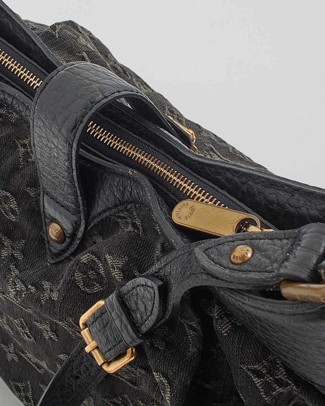 Louis Vuitton Sac à bandoulière Mahina XS en denim monogramme noir