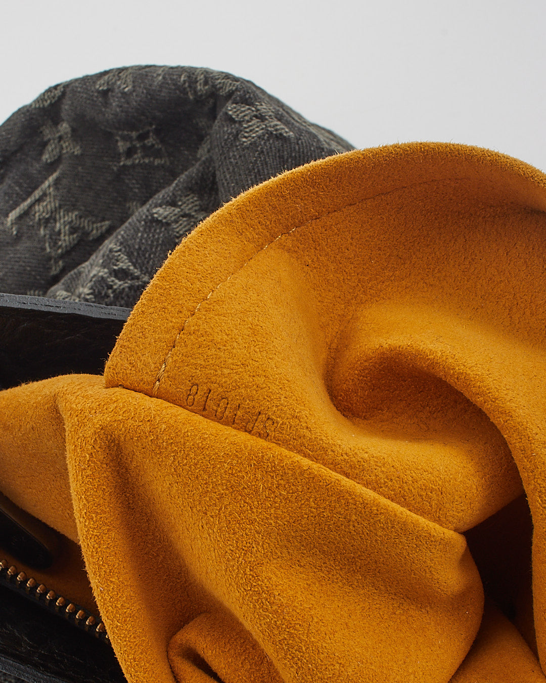 Louis Vuitton Sac à bandoulière Mahina XS en denim monogramme noir