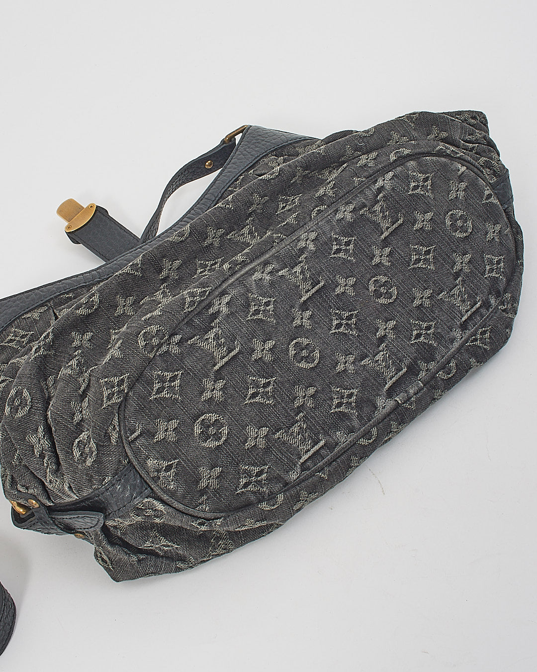 Louis Vuitton Sac à bandoulière Mahina XS en denim monogramme noir