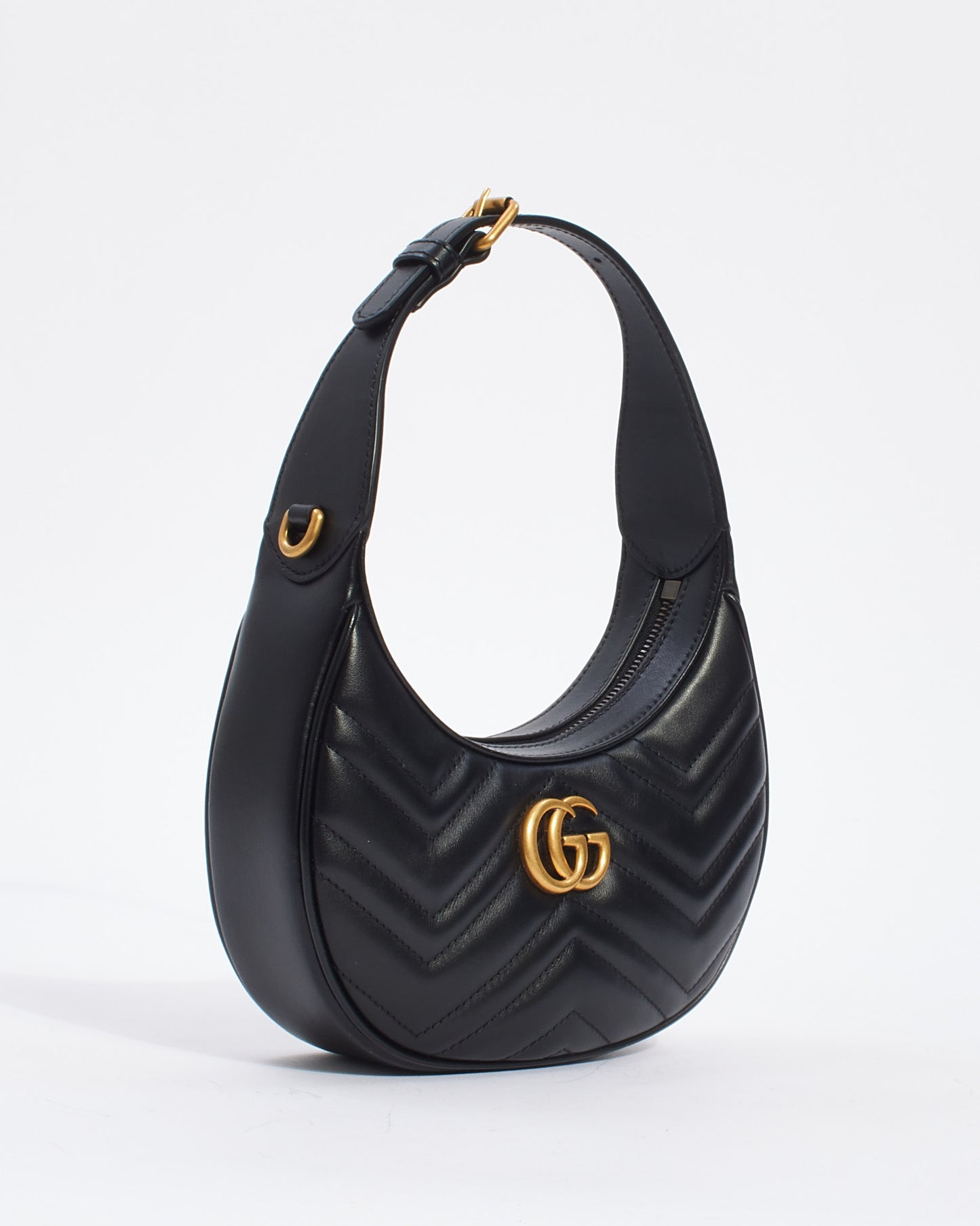 Mini sac en forme de demi-lune GG Marmont en cuir matelassé noir Gucci