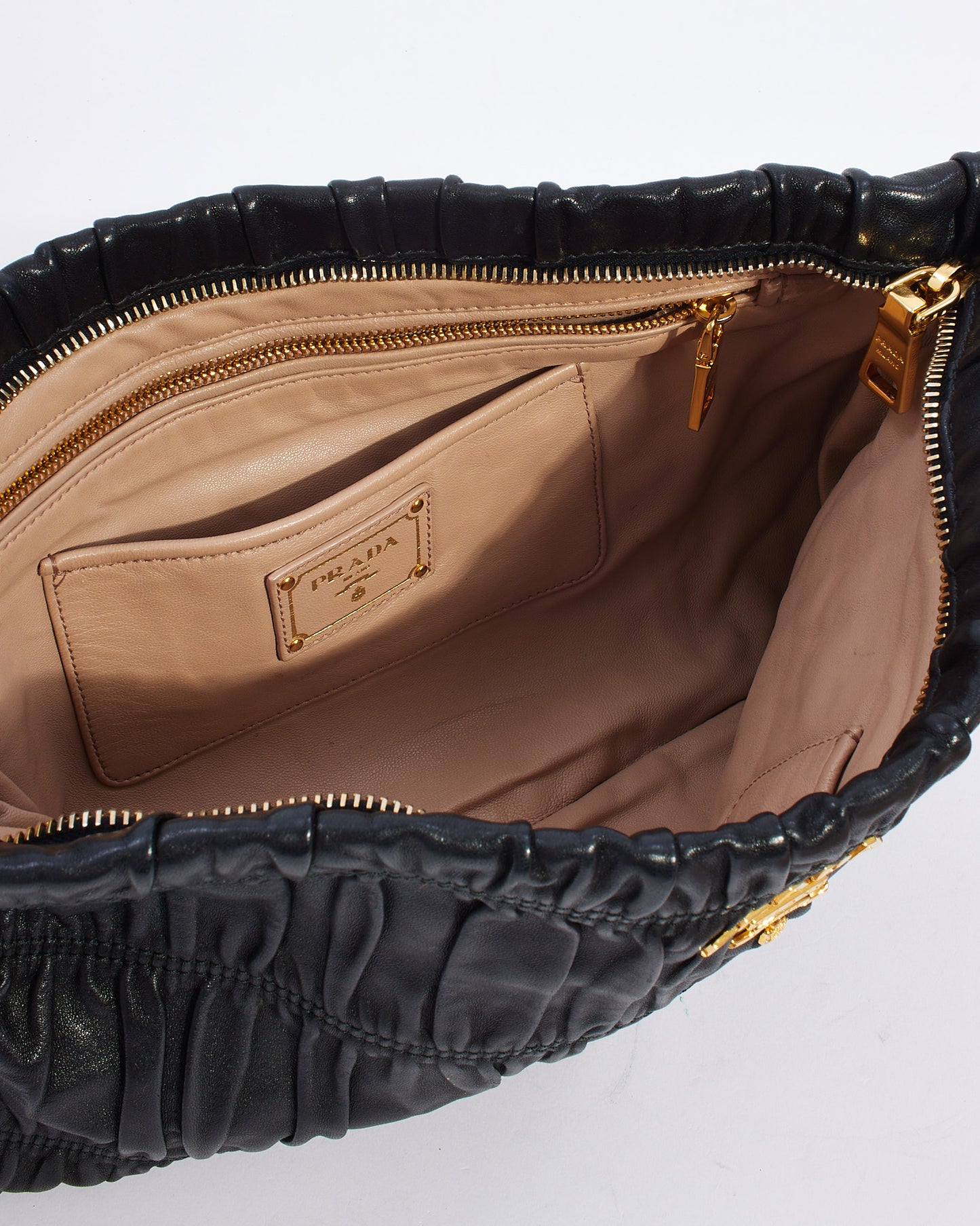 Grande pochette zippée en cuir Gaufre noir Prada