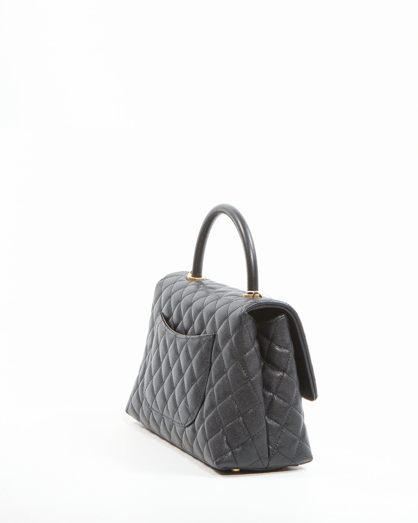 Sac à rabat avec poignée en coco matelassé moyen Chanel Black Caviar