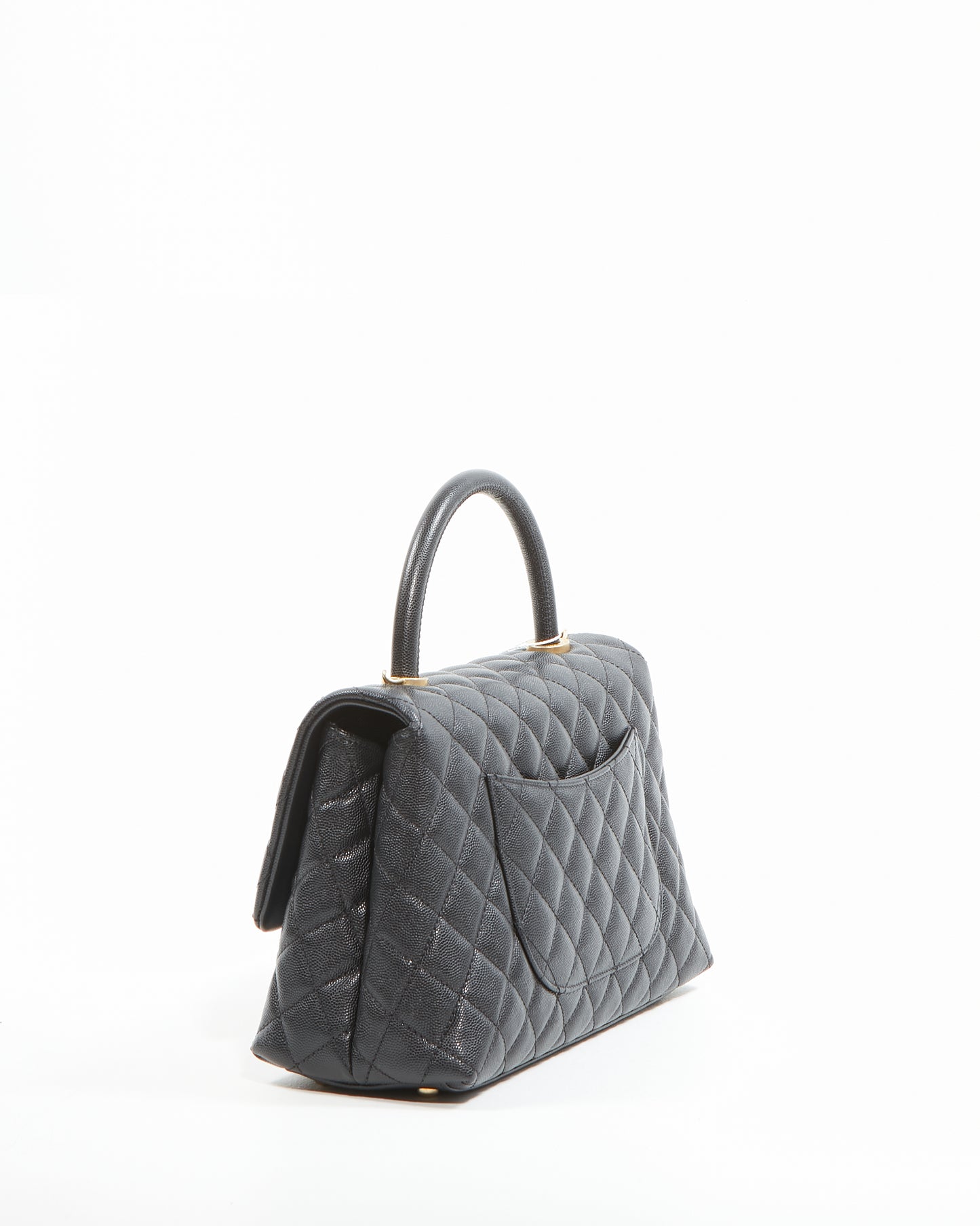 Sac à rabat avec poignée en coco matelassé moyen Chanel Black Caviar