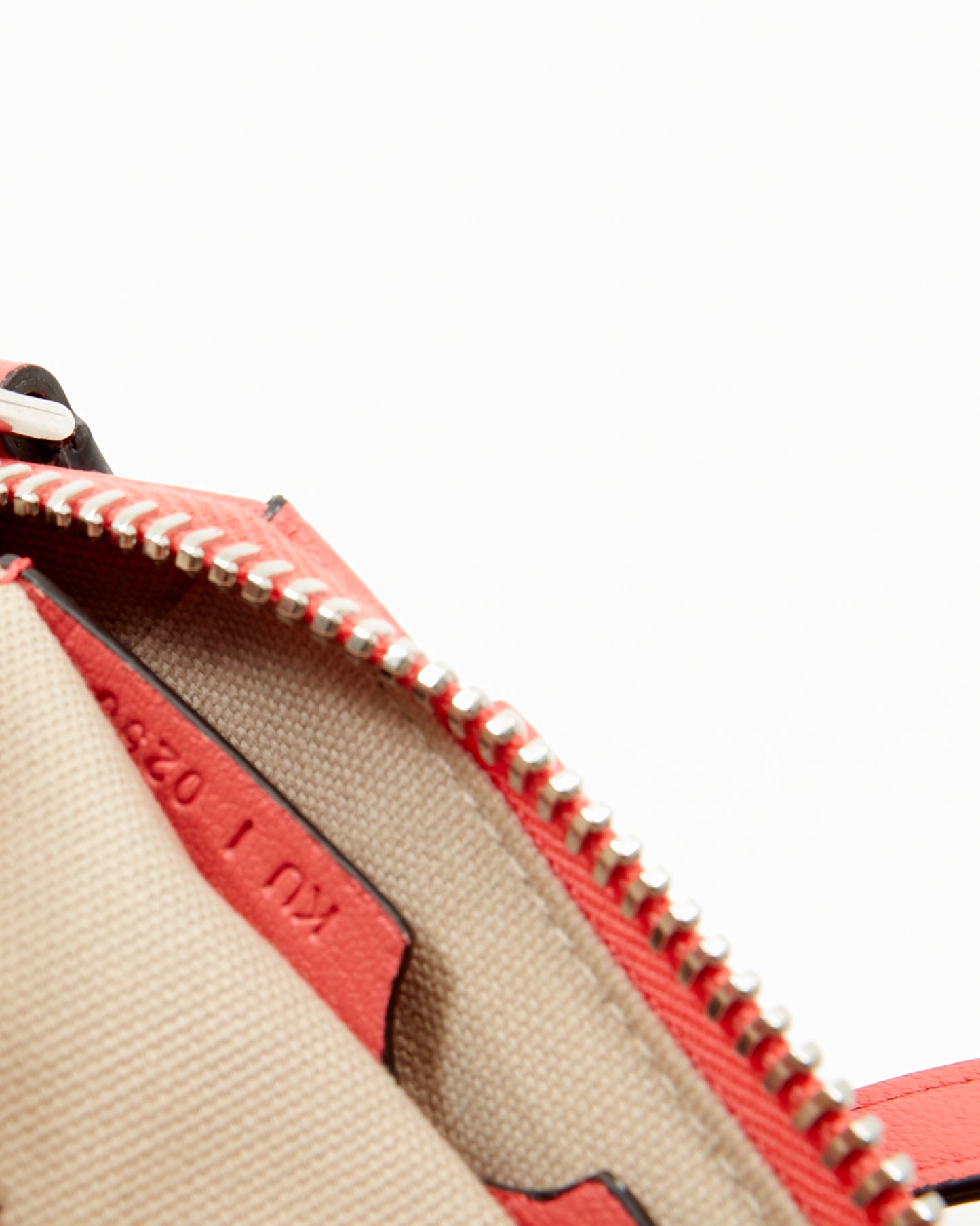 Sac bandoulière Nano Antigona en cuir corail Givenchy