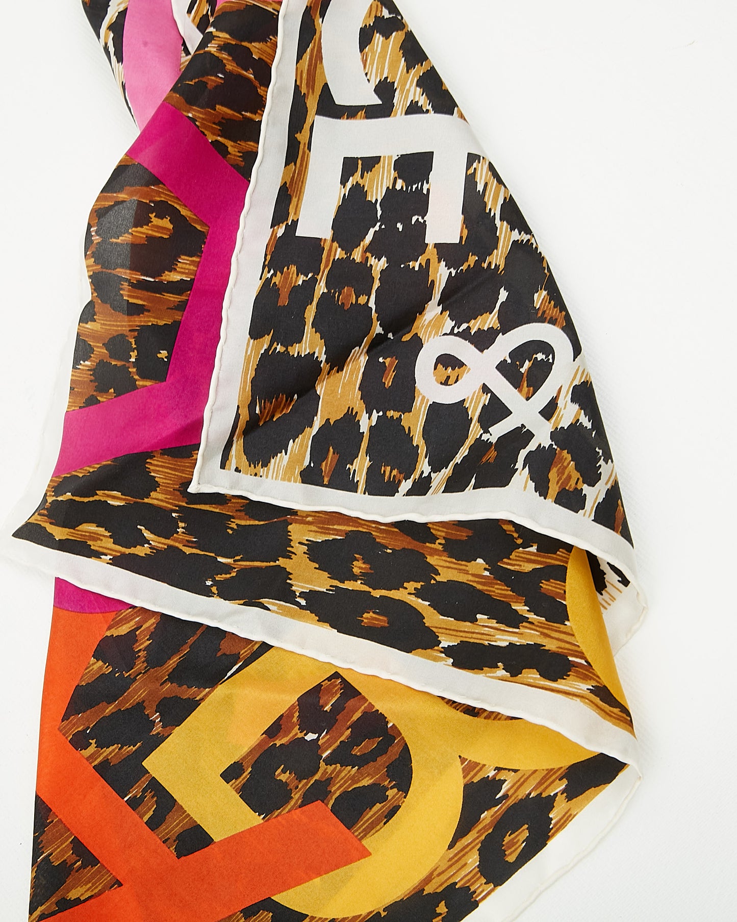 Dolce &amp; Gabbana Petit foulard carré en soie à imprimé guépard