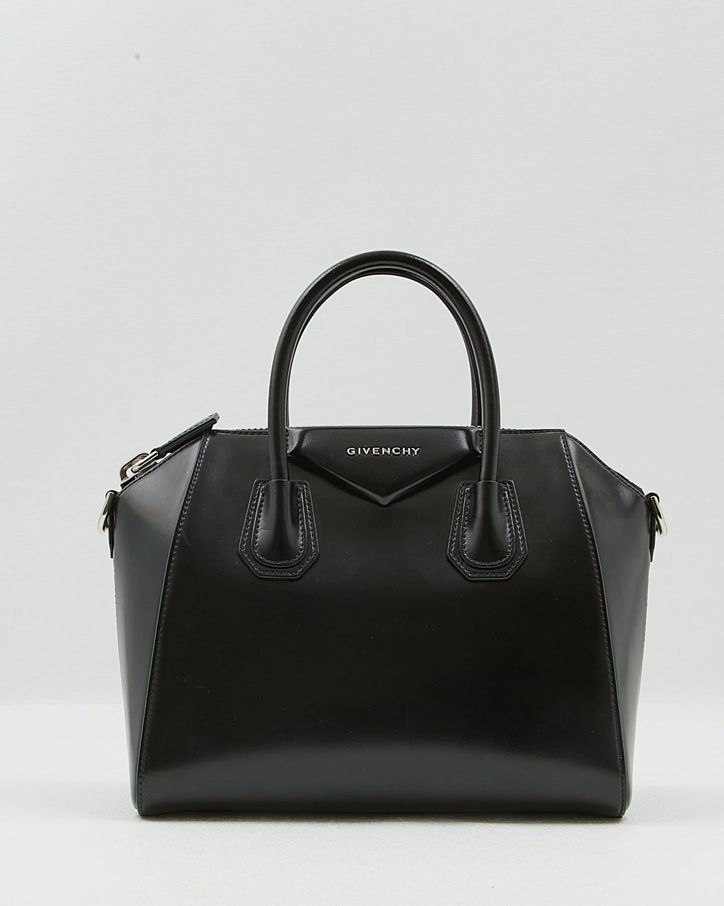 Petit sac Antigona en cuir brillant noir Givenchy