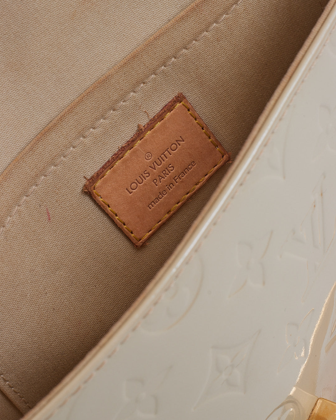 Sac à bandoulière Louis Vuitton beige monogramme verni Bellflower