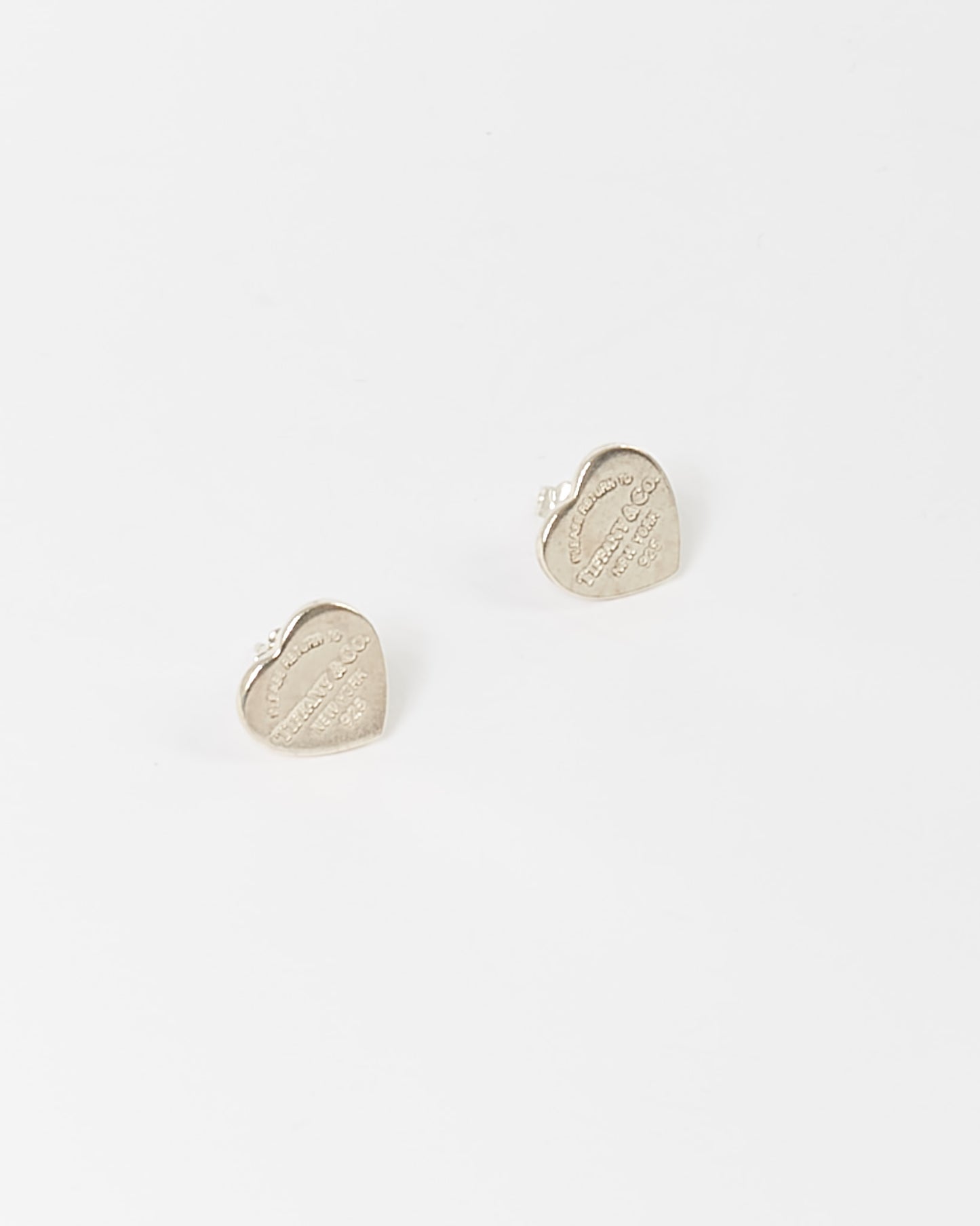 Tiffany &amp; Co. Boucles d'oreilles en forme de cœur en argent sterling